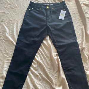 Brand new Michael Kors woman cropped pants.
